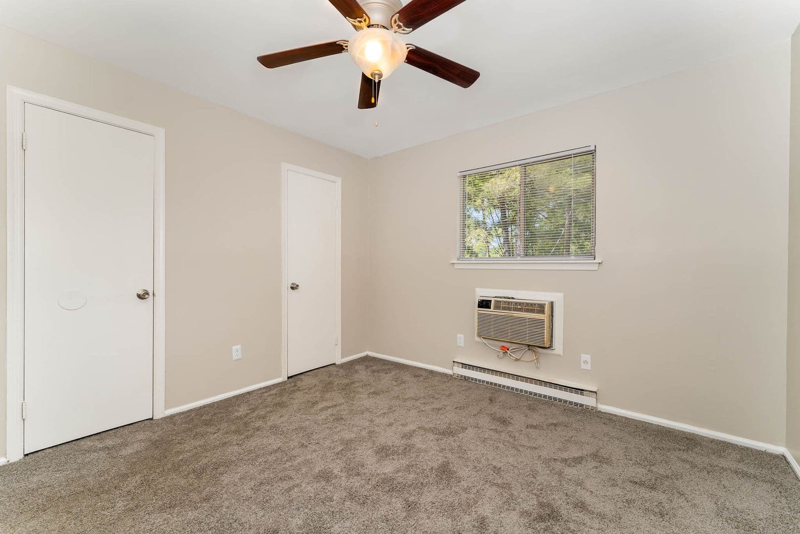 Greensboro Apartment: 3902 Overland Heights