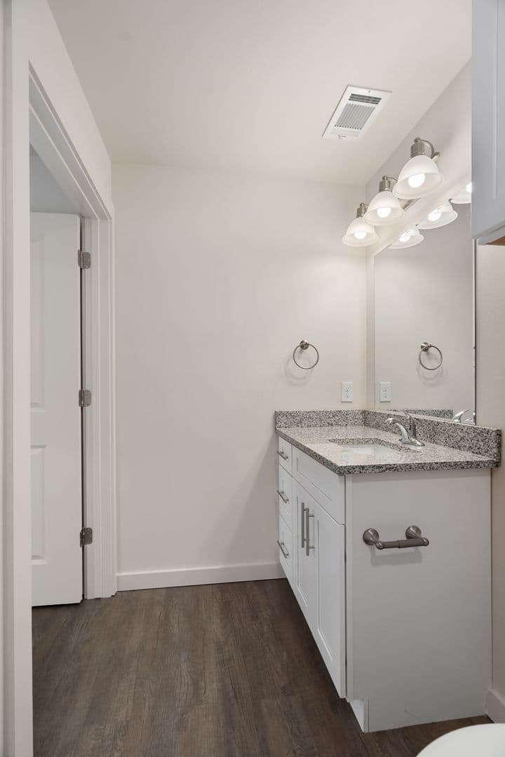 Barling Apartment: 1800 Frontier Rd