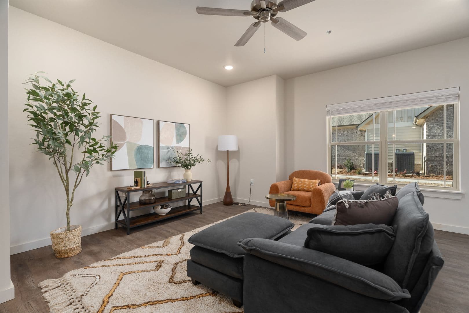 Barling Apartment: 1800 Frontier Rd