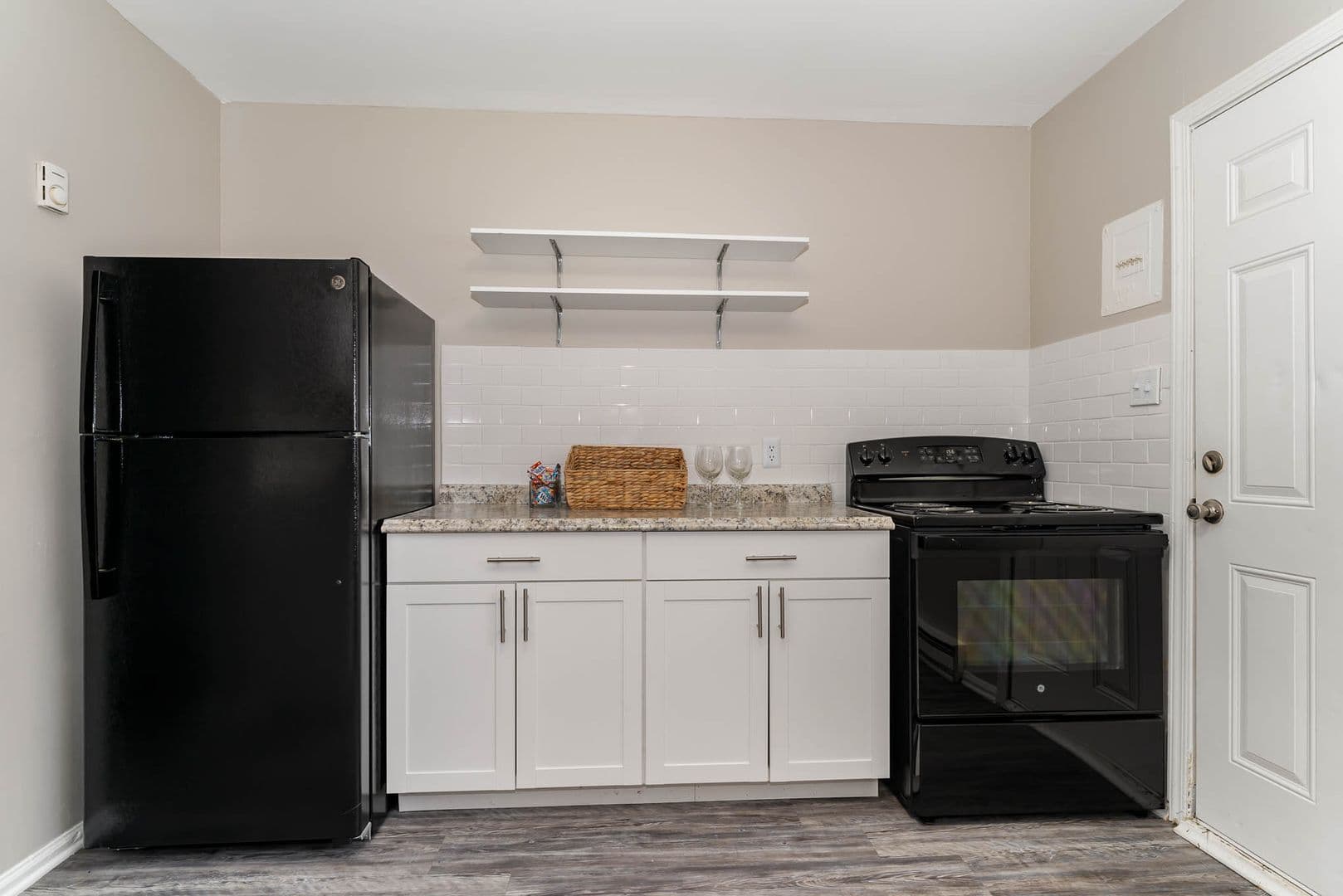 Greensboro Apartment: 3902 Overland Heights