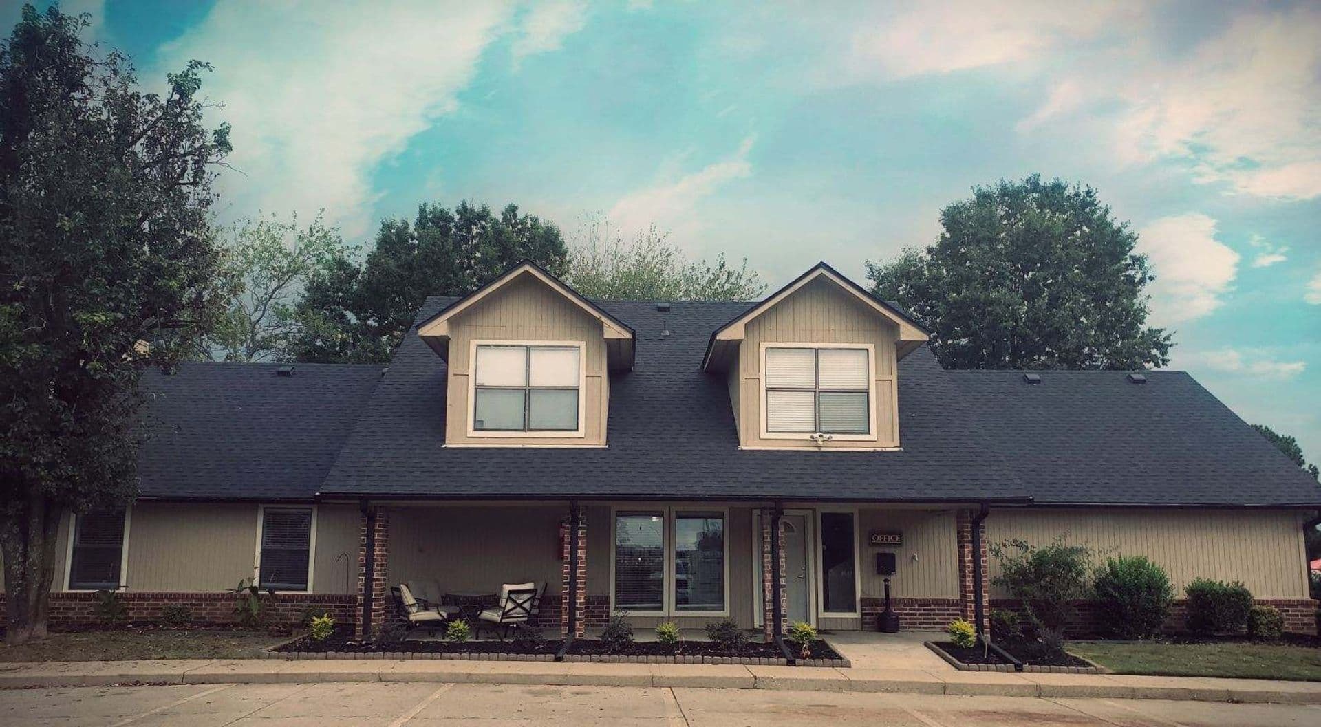 Searcy Apartment: 400 Meadow Lake Circle