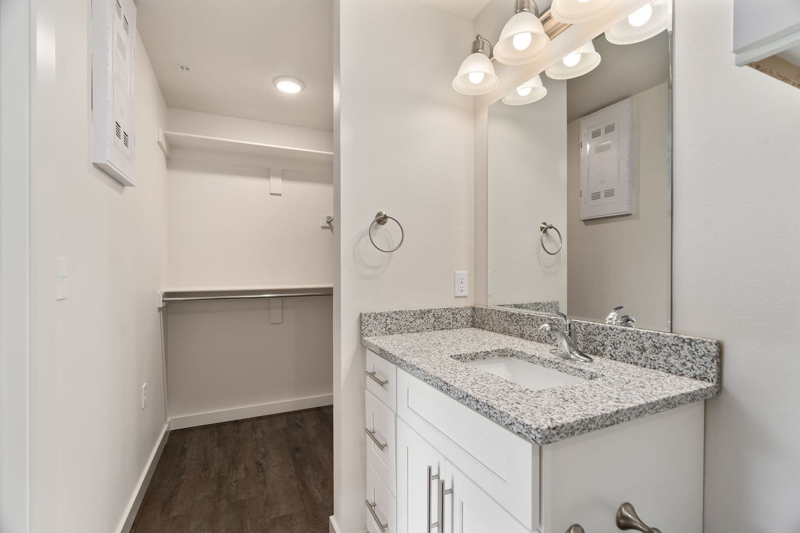 Barling Apartment: 1800 Frontier Rd