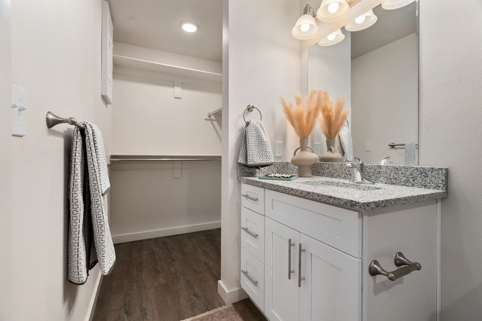 Barling Apartment: 1800 Frontier Rd