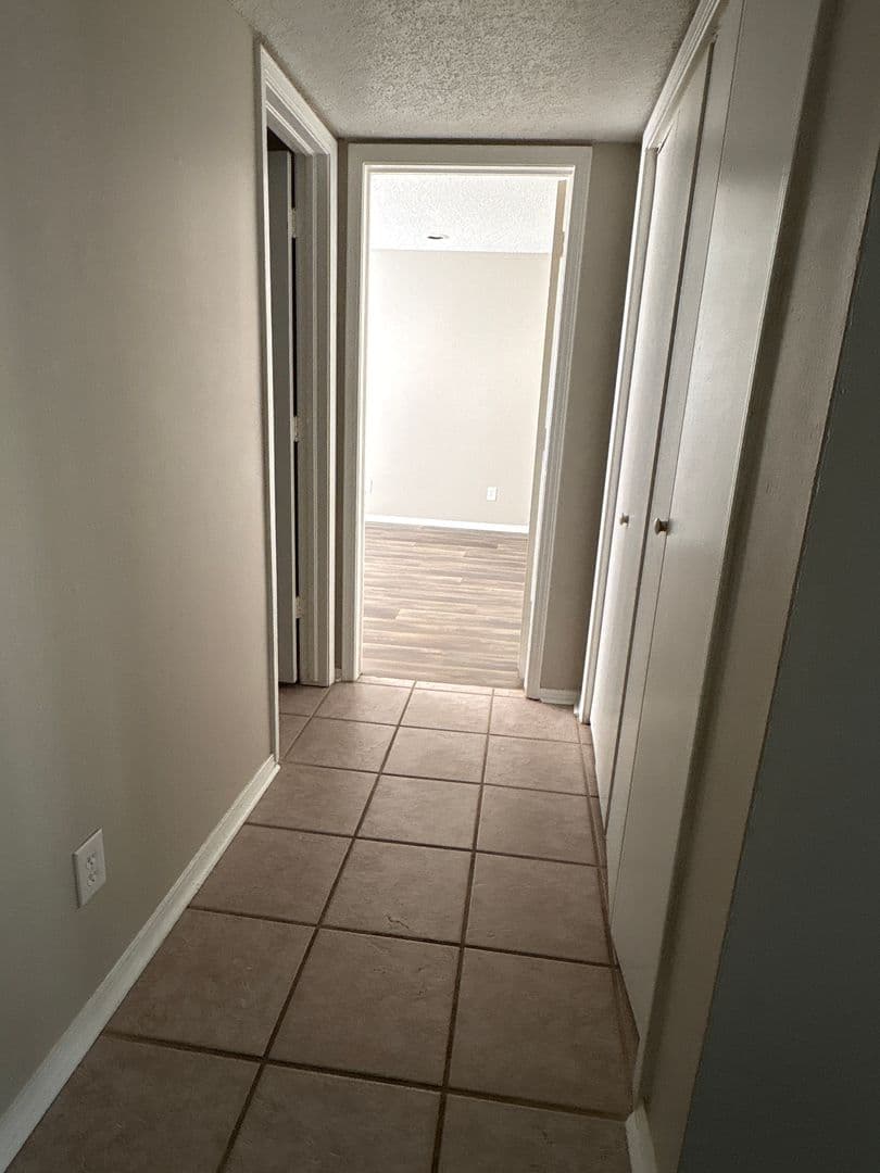Fort Smith Apartment: 2100 Brooken Hill Dr