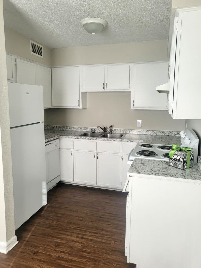 Fort Smith Apartment: 5801 Kinkead Ave