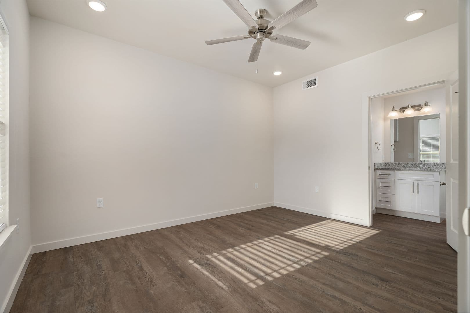 Barling Apartment: 1800 Frontier Rd