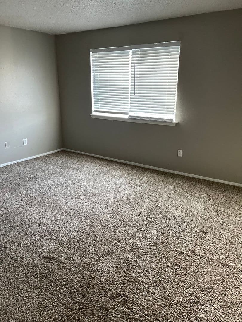 Del City Apartment: 3451 SE 44th St