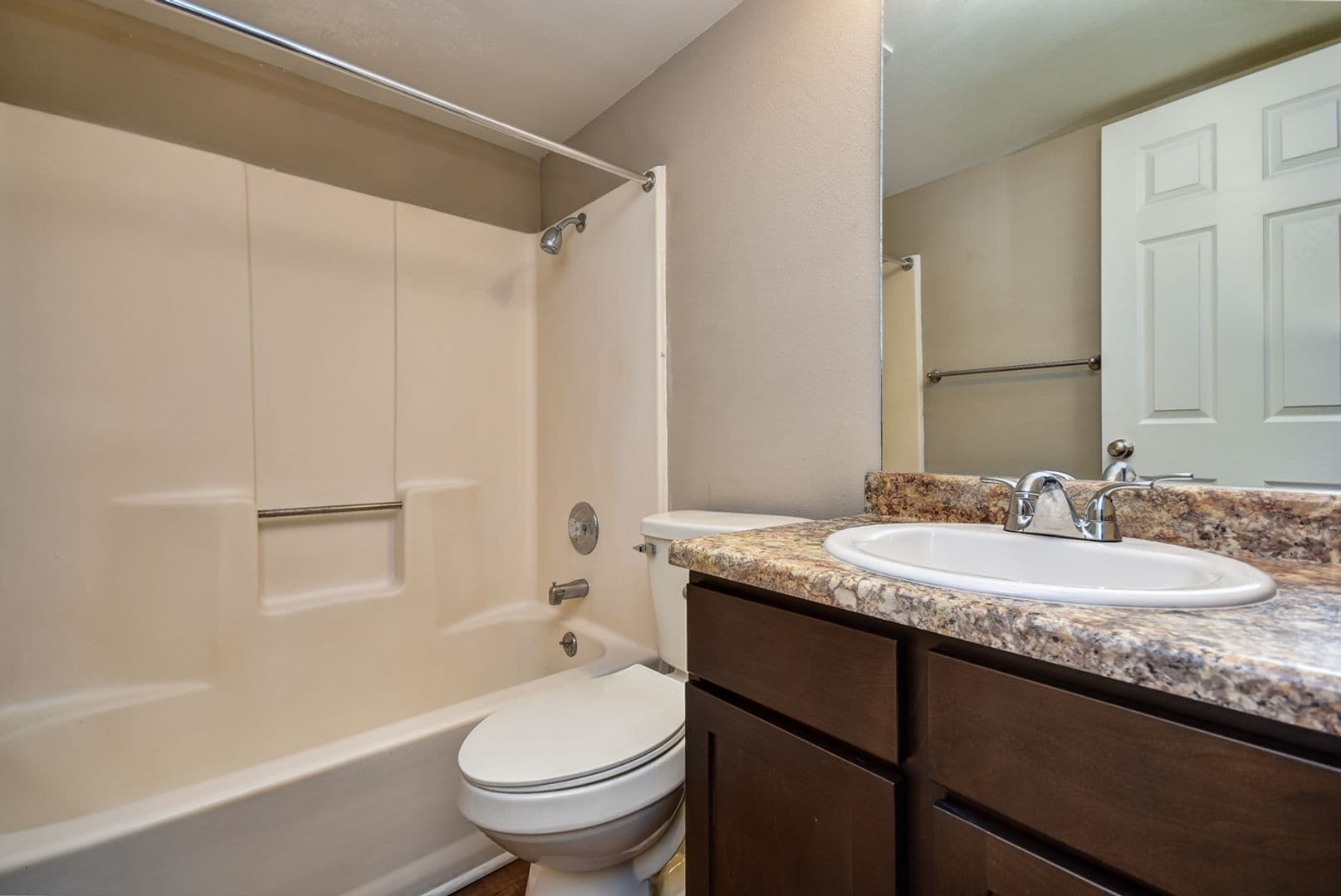 Springfield Apartment: 1306 N Frisco Ave