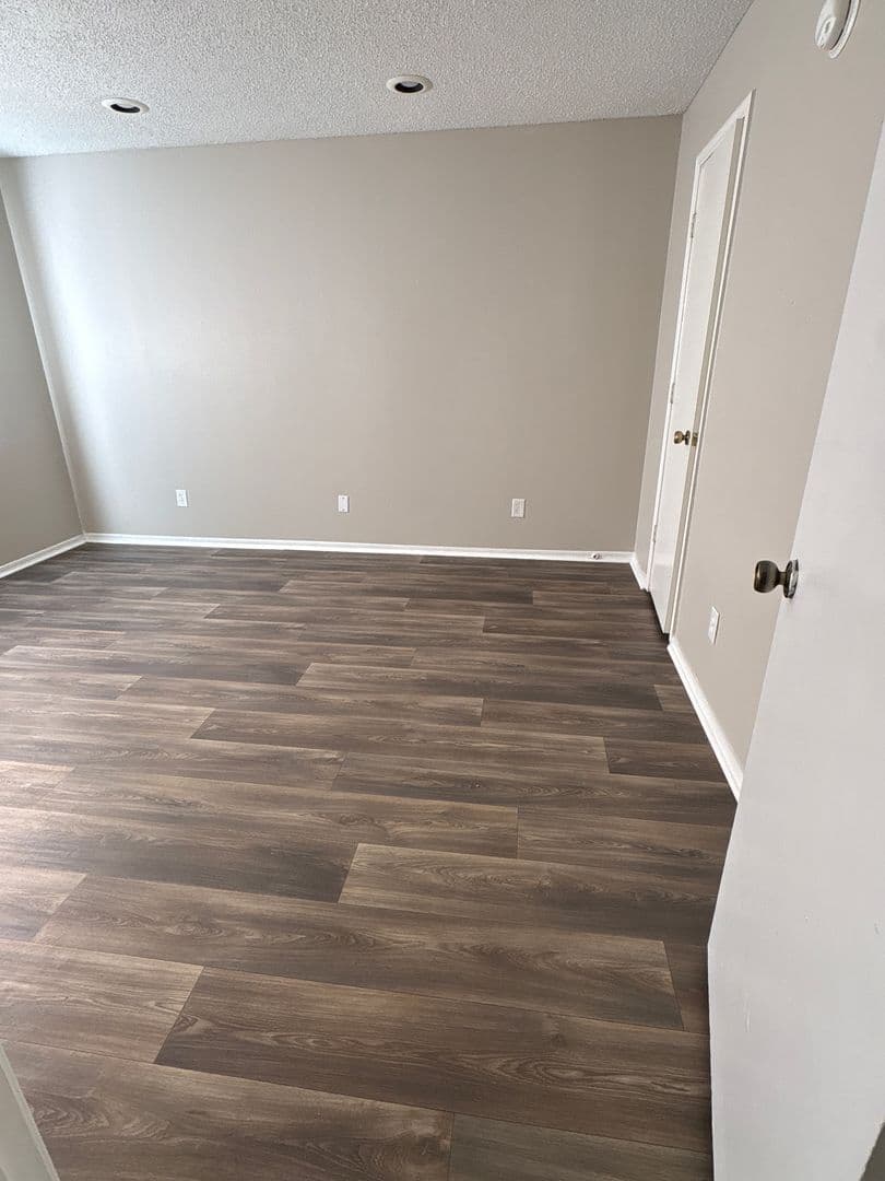 Fort Smith Apartment: 2100 Brooken Hill Dr