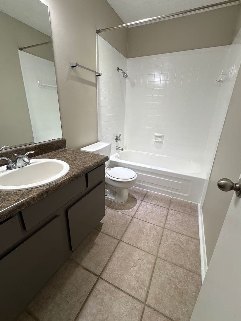 Fort Smith Apartment: 2100 Brooken Hill Dr