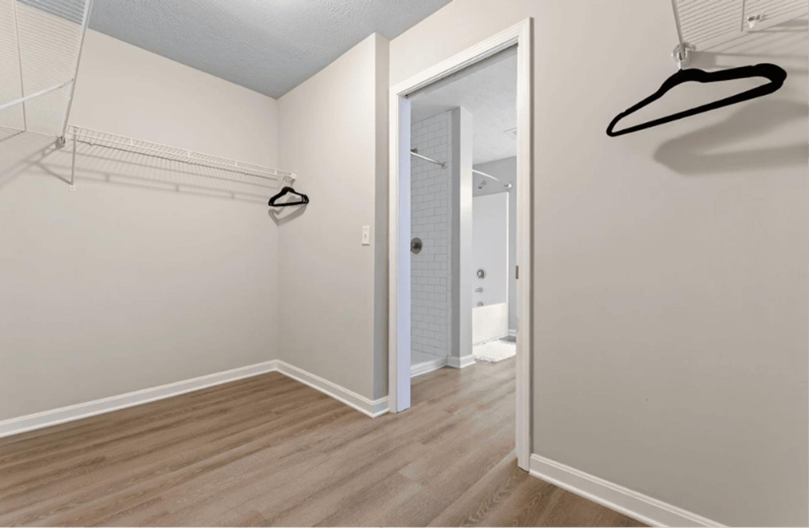 Akron Apartment: 22 E. Exchange St