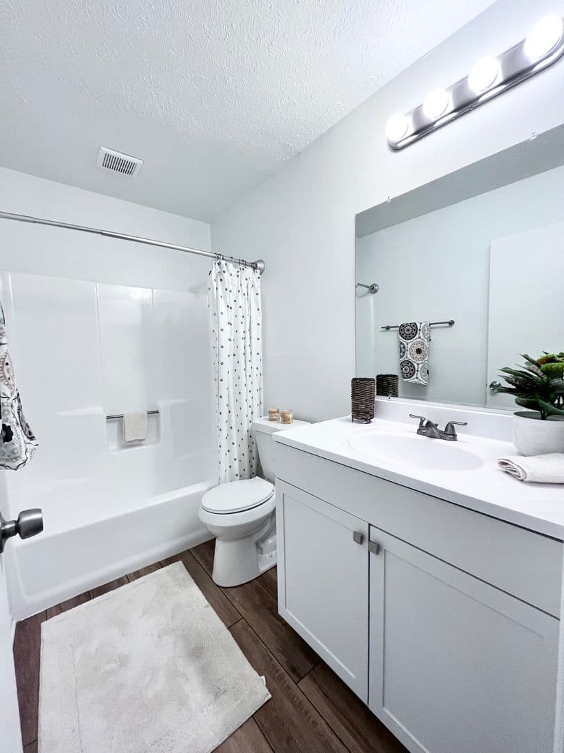 Akron Apartment: 2569 Romig Rd.