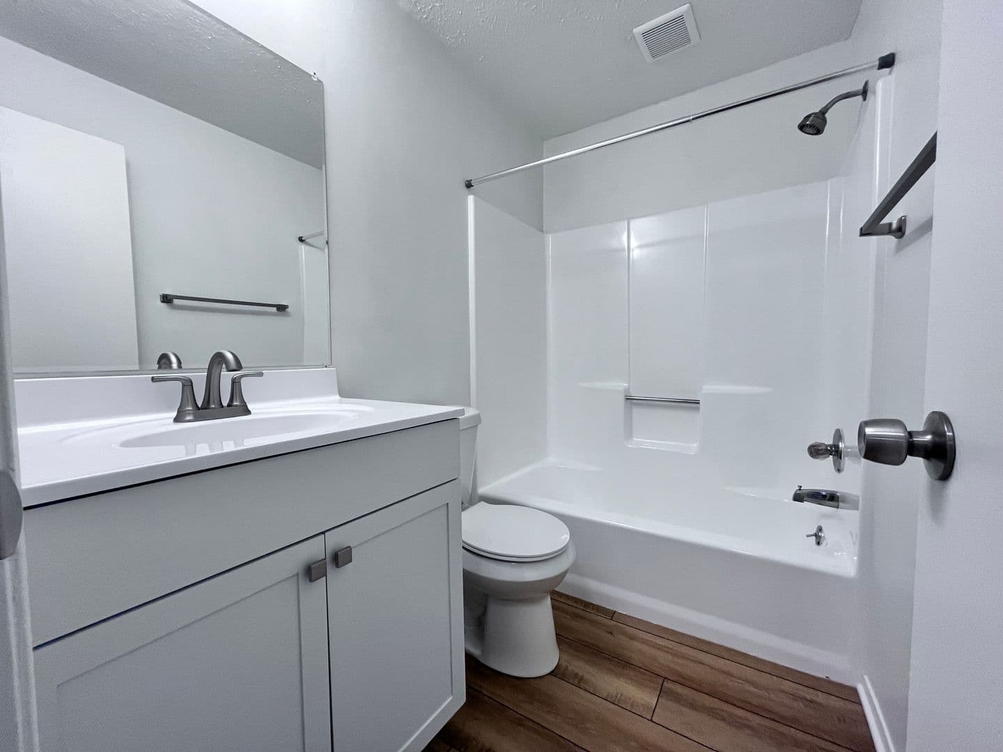 Akron Apartment: 2569 Romig Rd.
