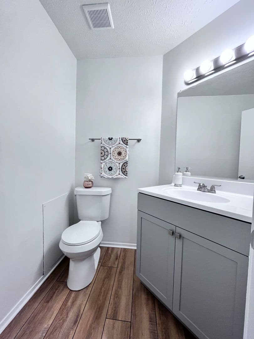 Akron Apartment: 2569 Romig Rd.