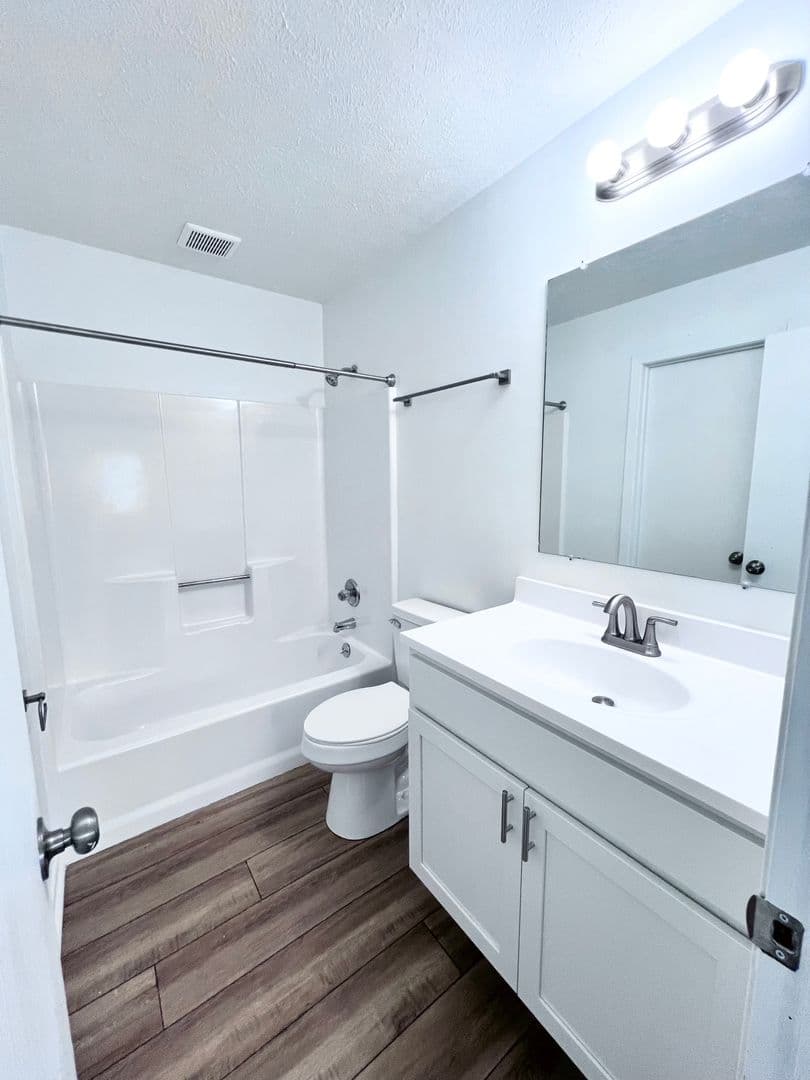 Akron Apartment: 2569 Romig Rd.