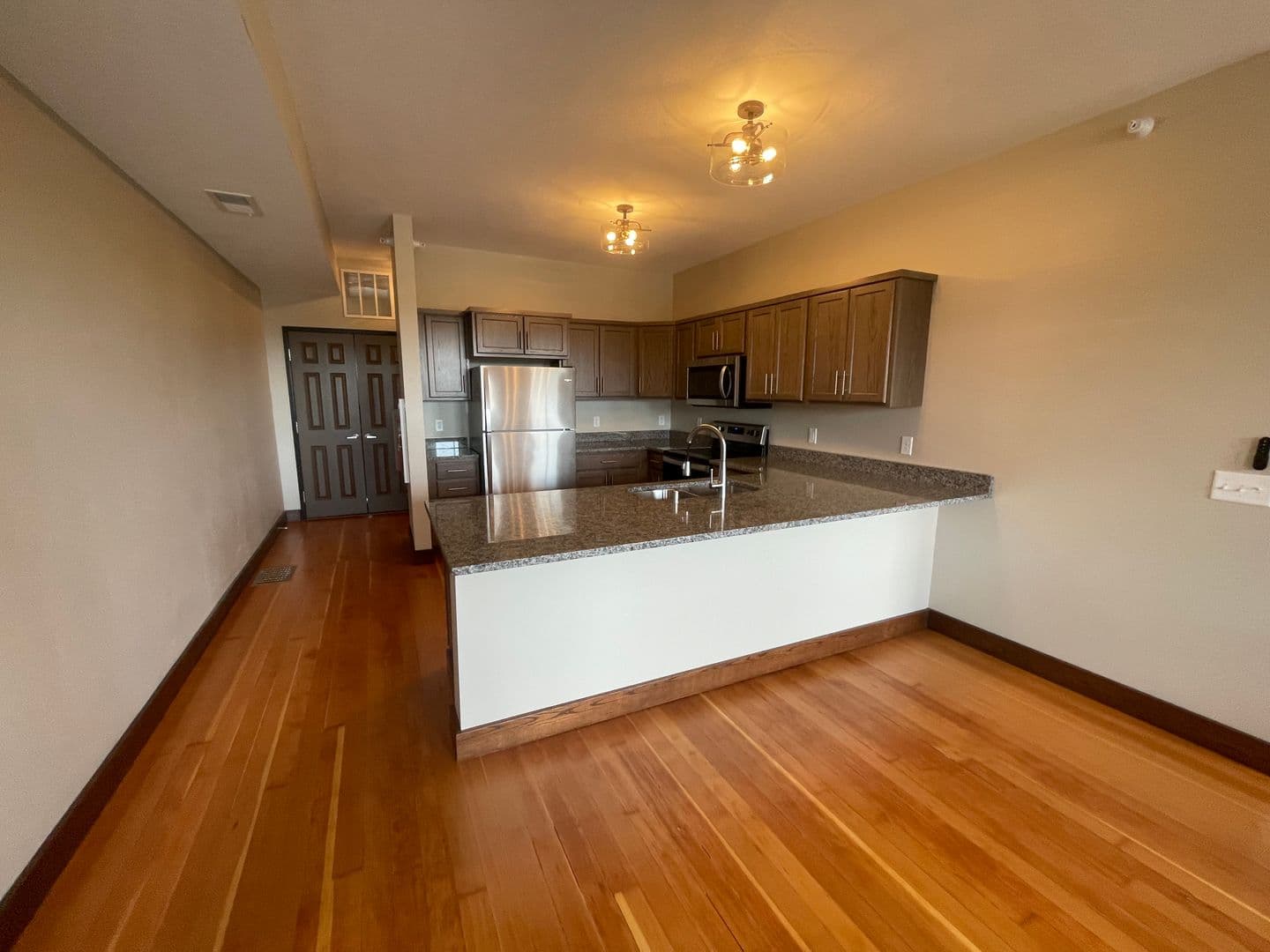 Northfield Apartment: 422 Division Street