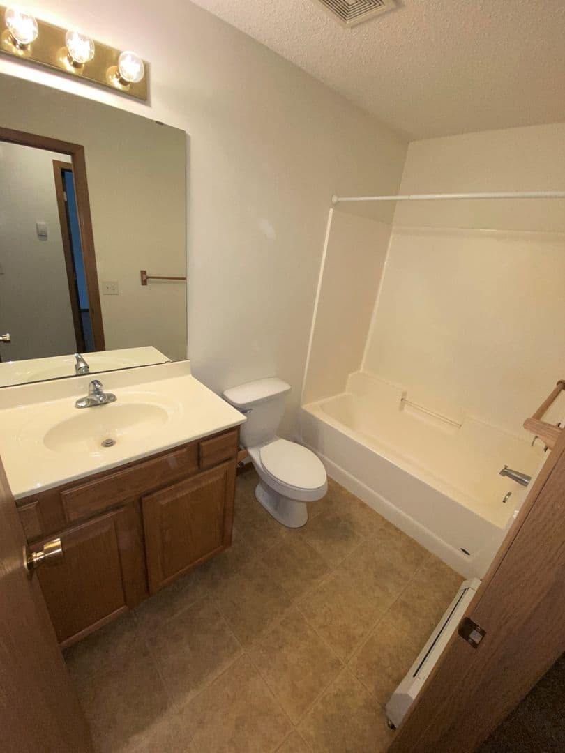 Faribault Apartment: 2610 Cardinal Ave - 304
