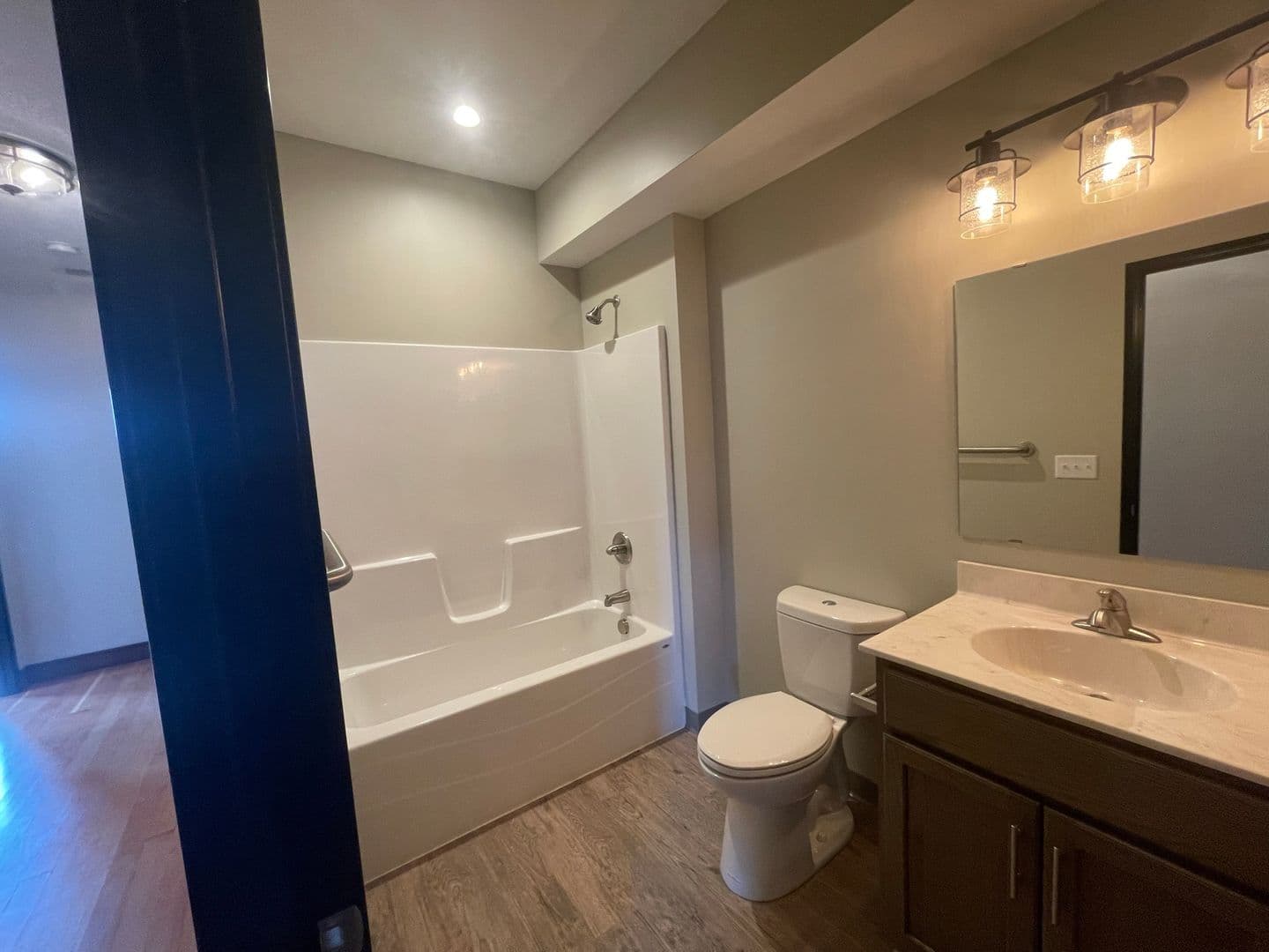 Northfield Apartment: 422 Division Street