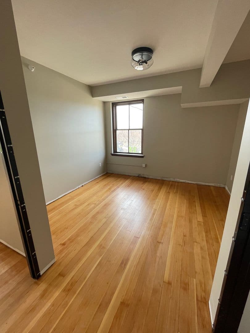 Northfield Apartment: 422 Division Street