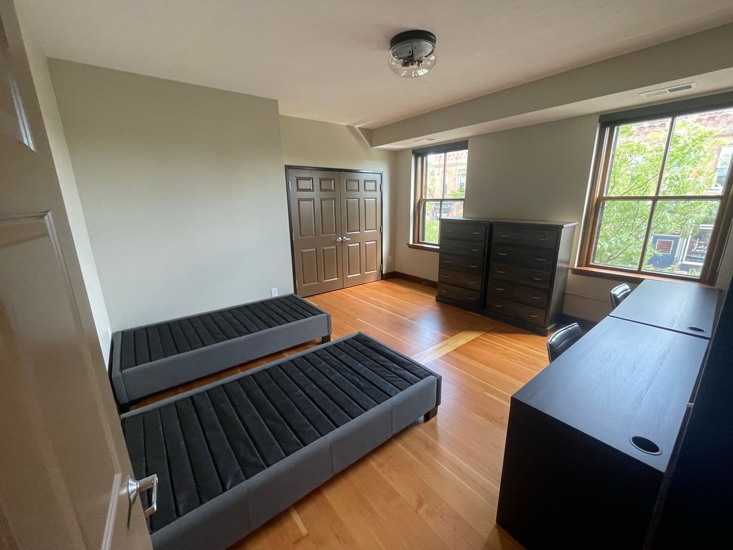 Northfield Apartment: 422 Division Street