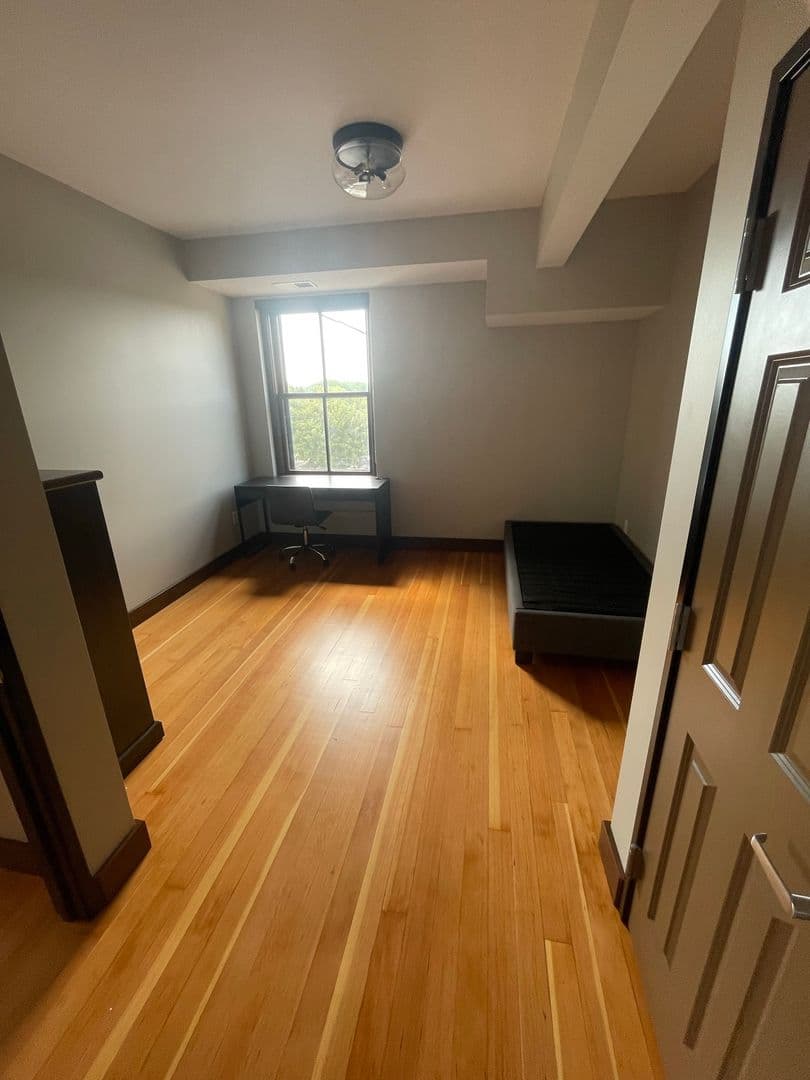 Northfield Apartment: 422 Division Street