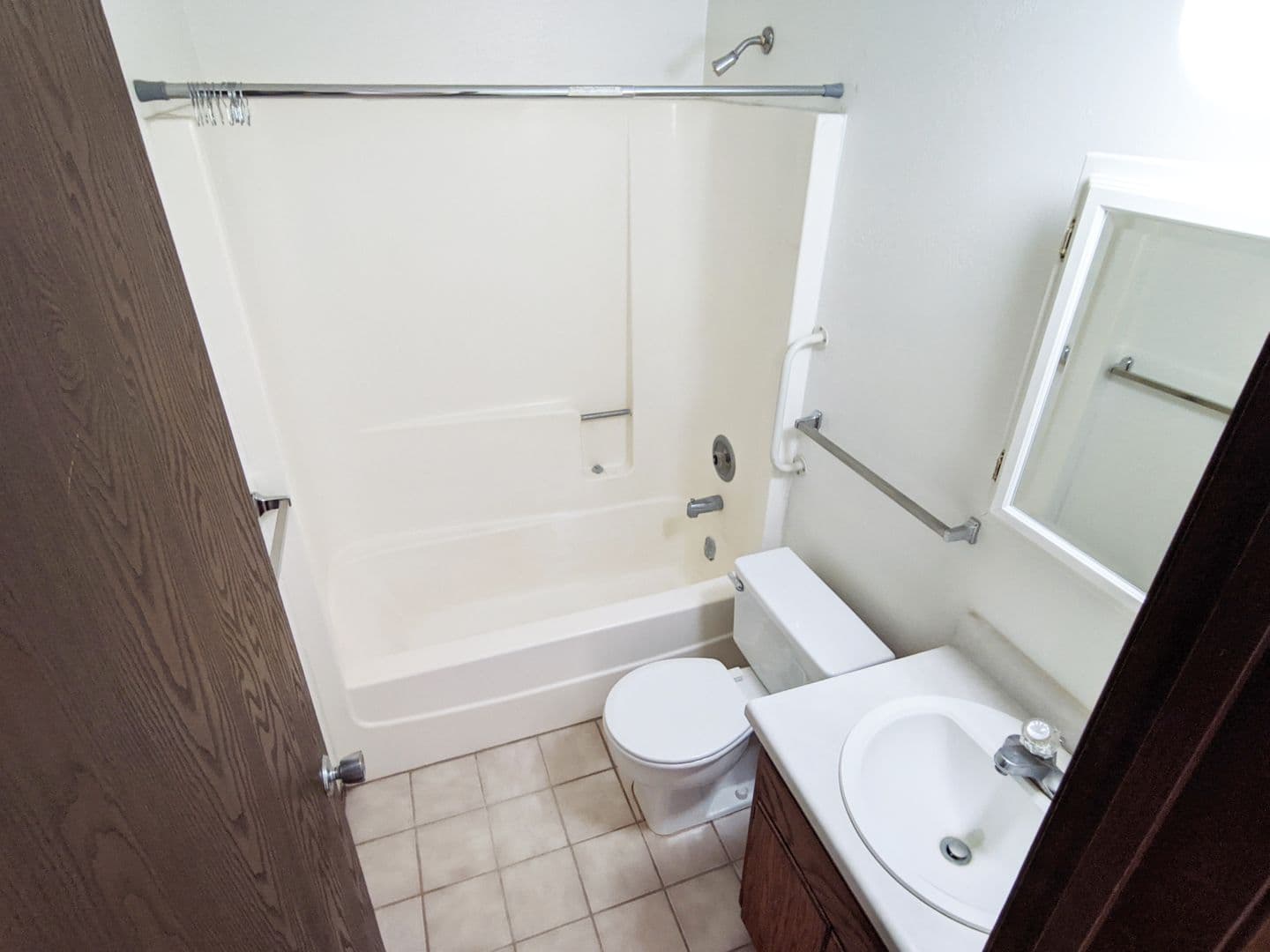 Lonsdale Apartment: 321 1st Ave SE - RHS LONS-#4