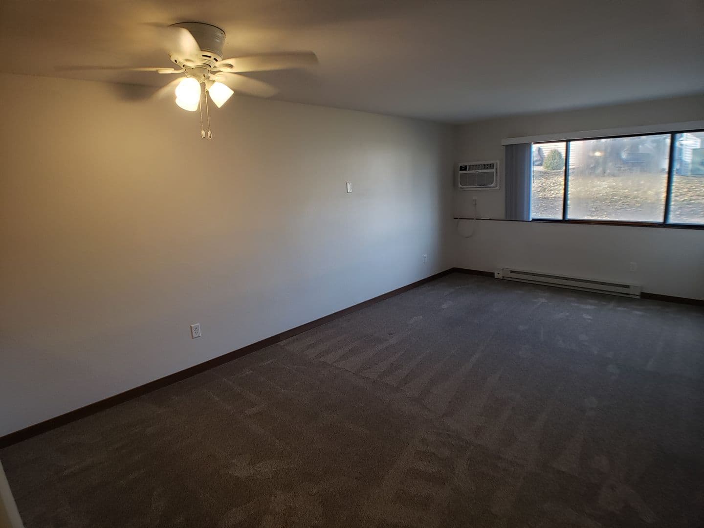 Lonsdale Apartment: 321 1st Ave SE - RHS LONS-#6