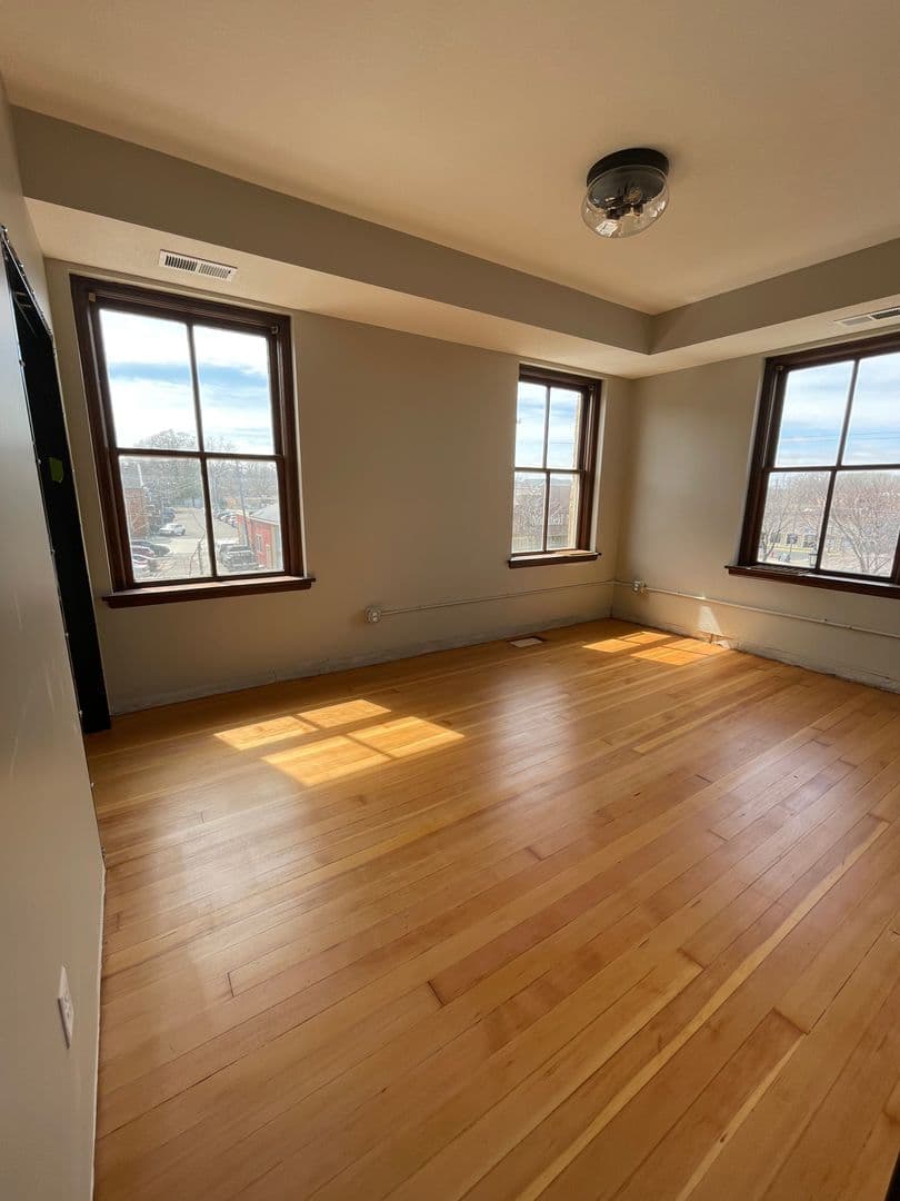Northfield Apartment: 422 Division Street