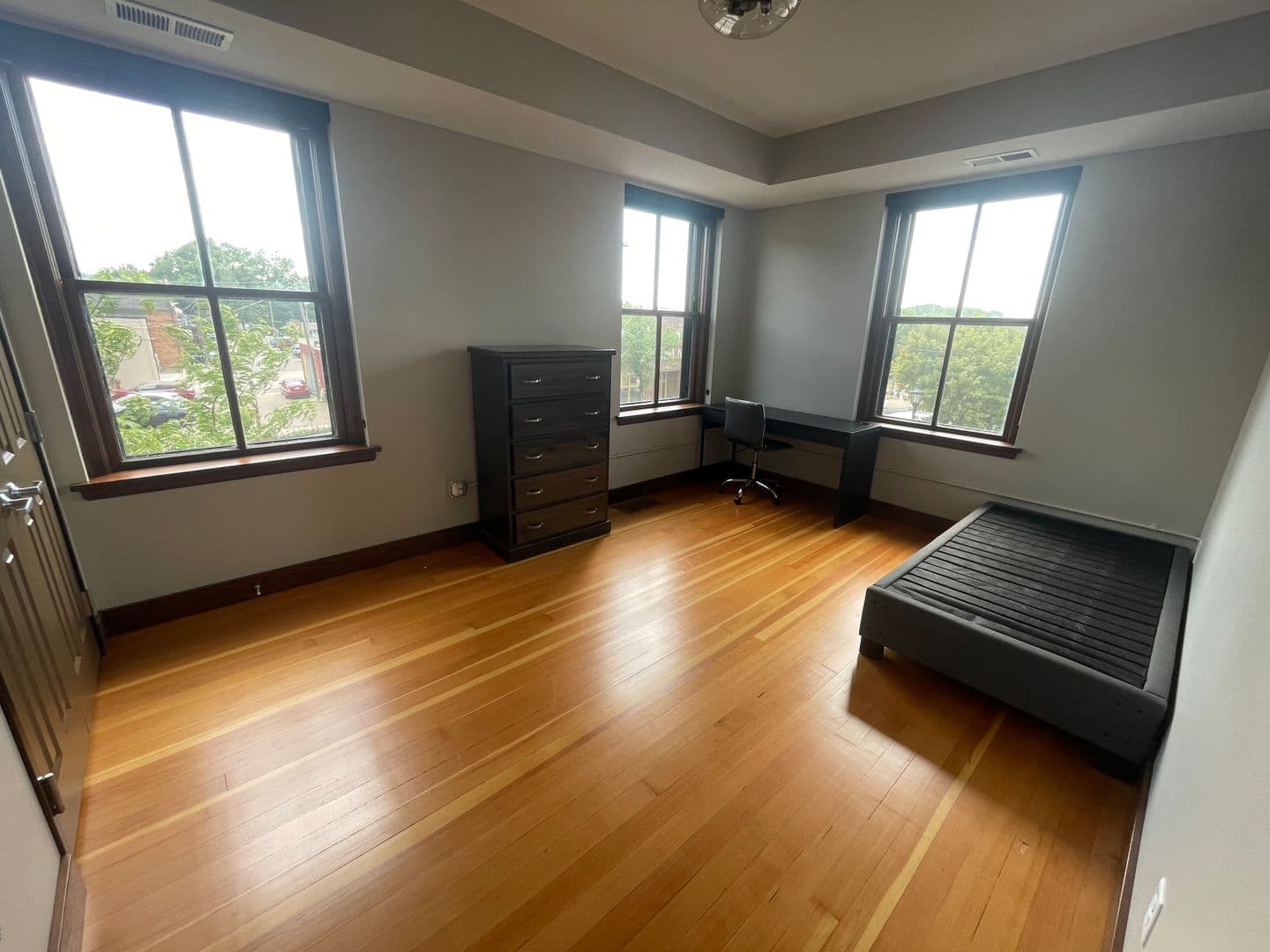 Northfield Apartment: 422 Division Street
