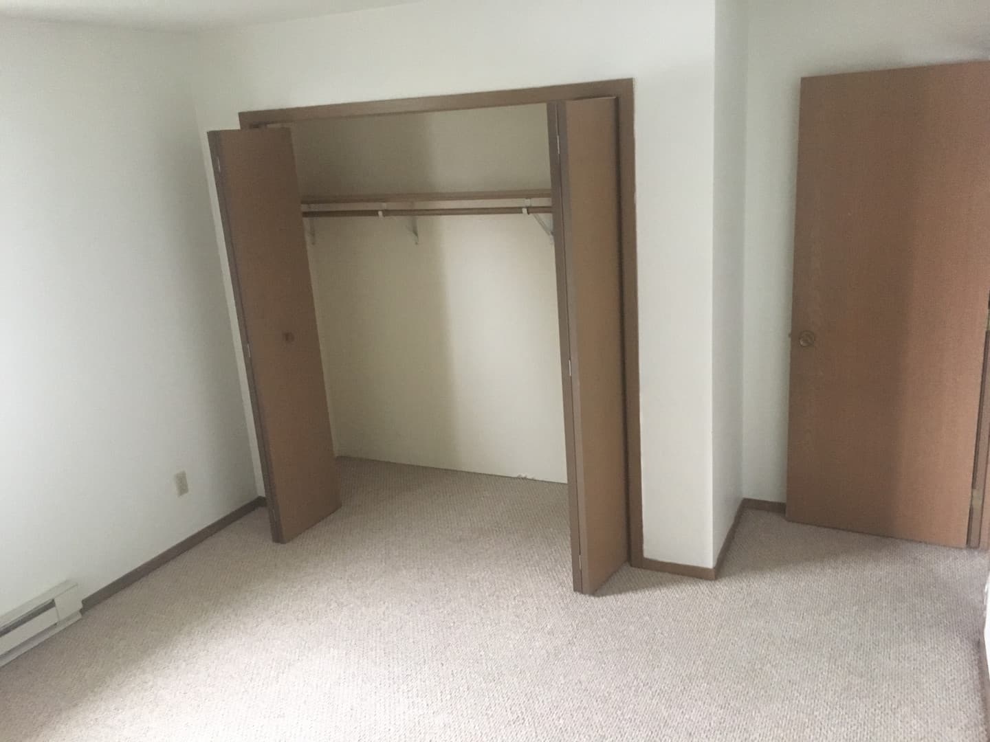 Montgomery Apartment: 400 N Welco Dr - M2
