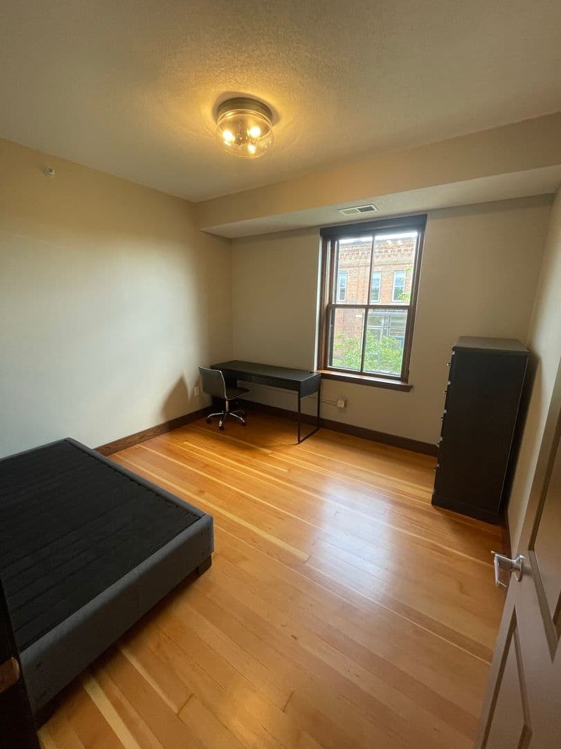 Northfield Apartment: 422 Division Street