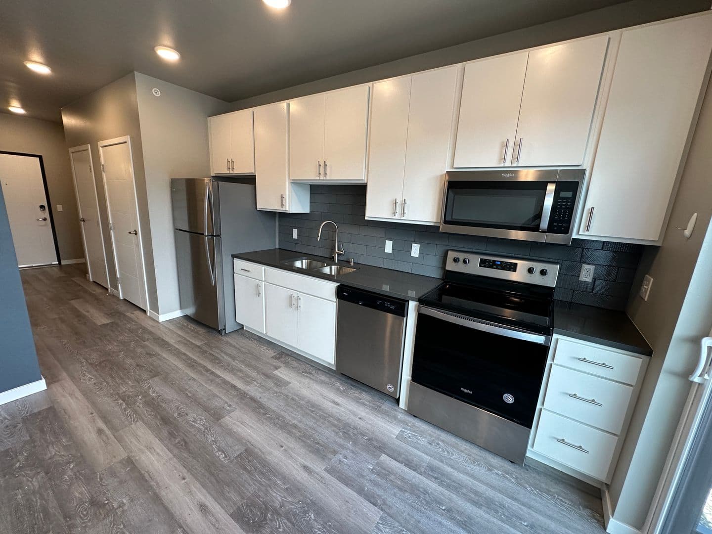 Northfield Apartment: 118 5th St E