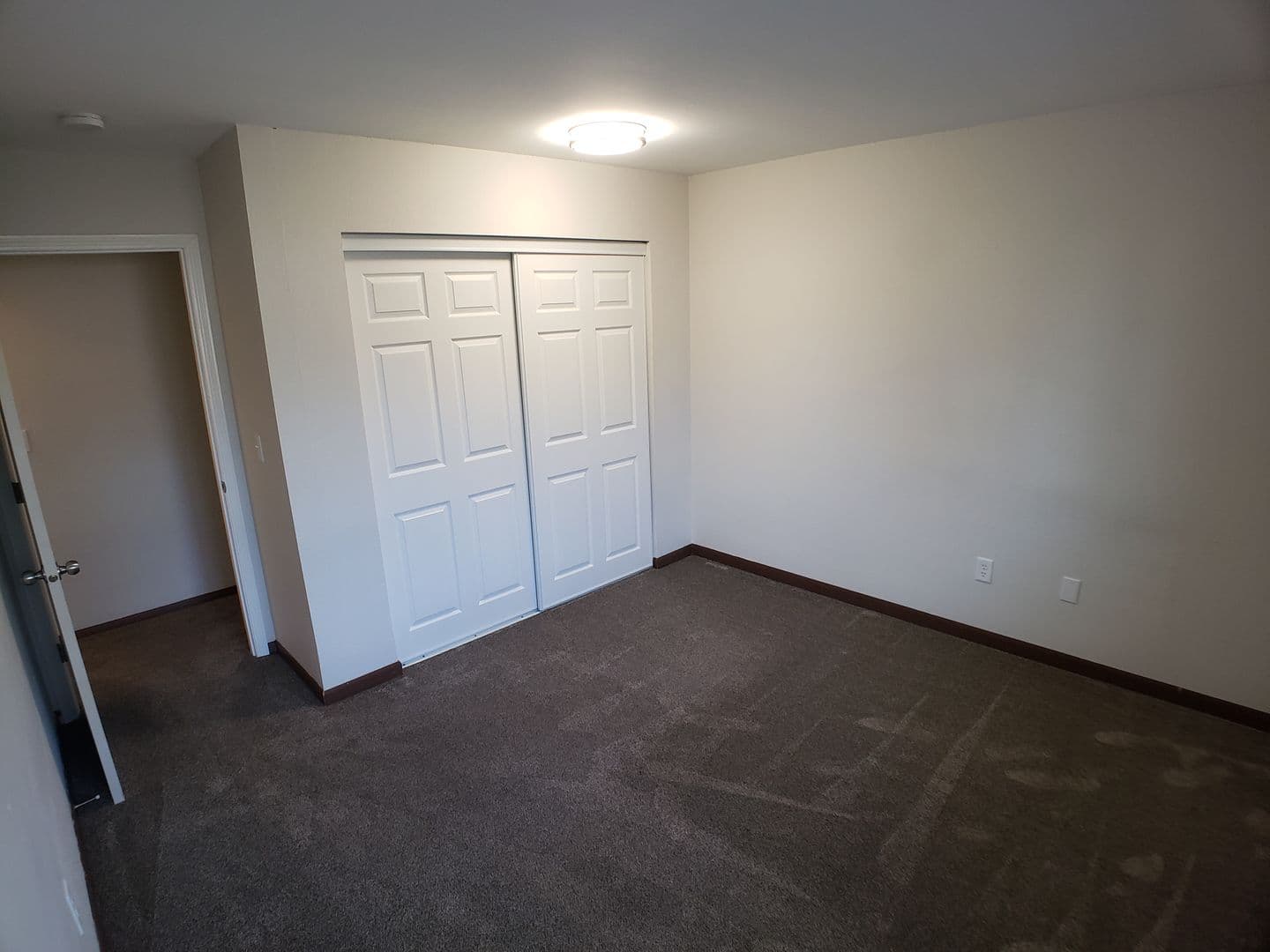 Lonsdale Apartment: 321 1st Ave SE - RHS LONS-#6