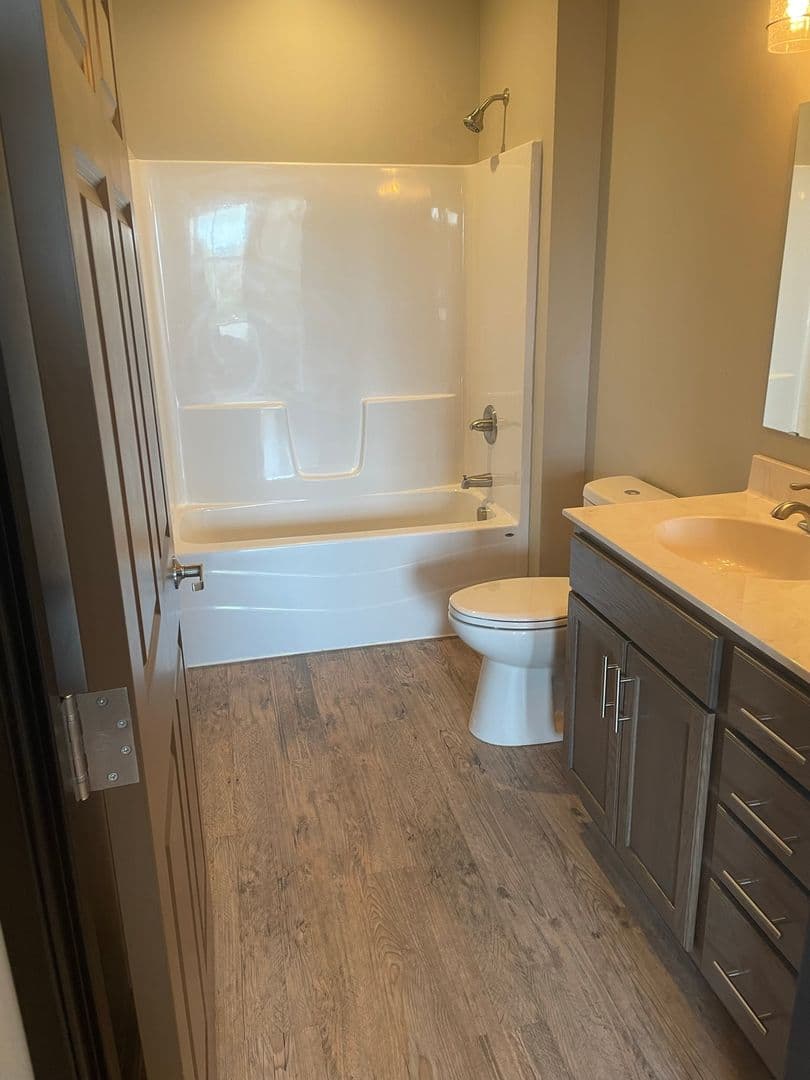 Northfield Apartment: 422 Division Street