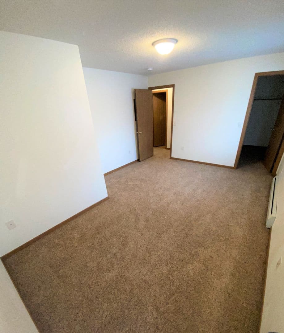 Faribault Apartment: 2610 Cardinal Ave - 304