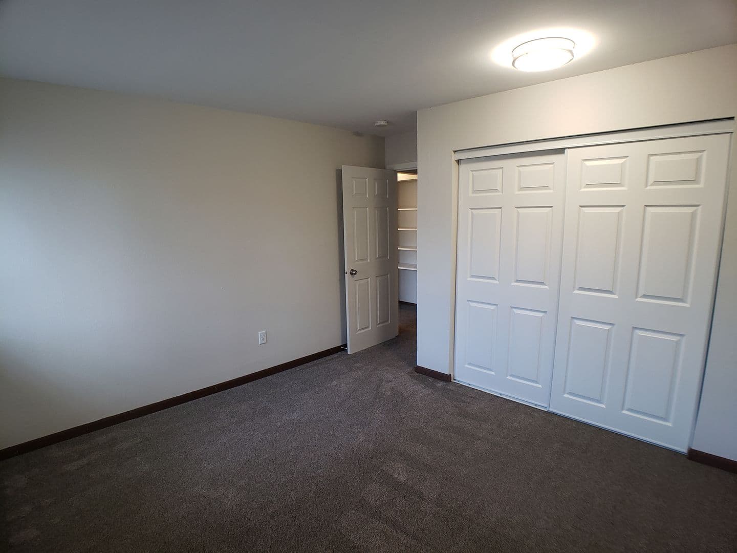 Lonsdale Apartment: 321 1st Ave SE - RHS LONS-#6