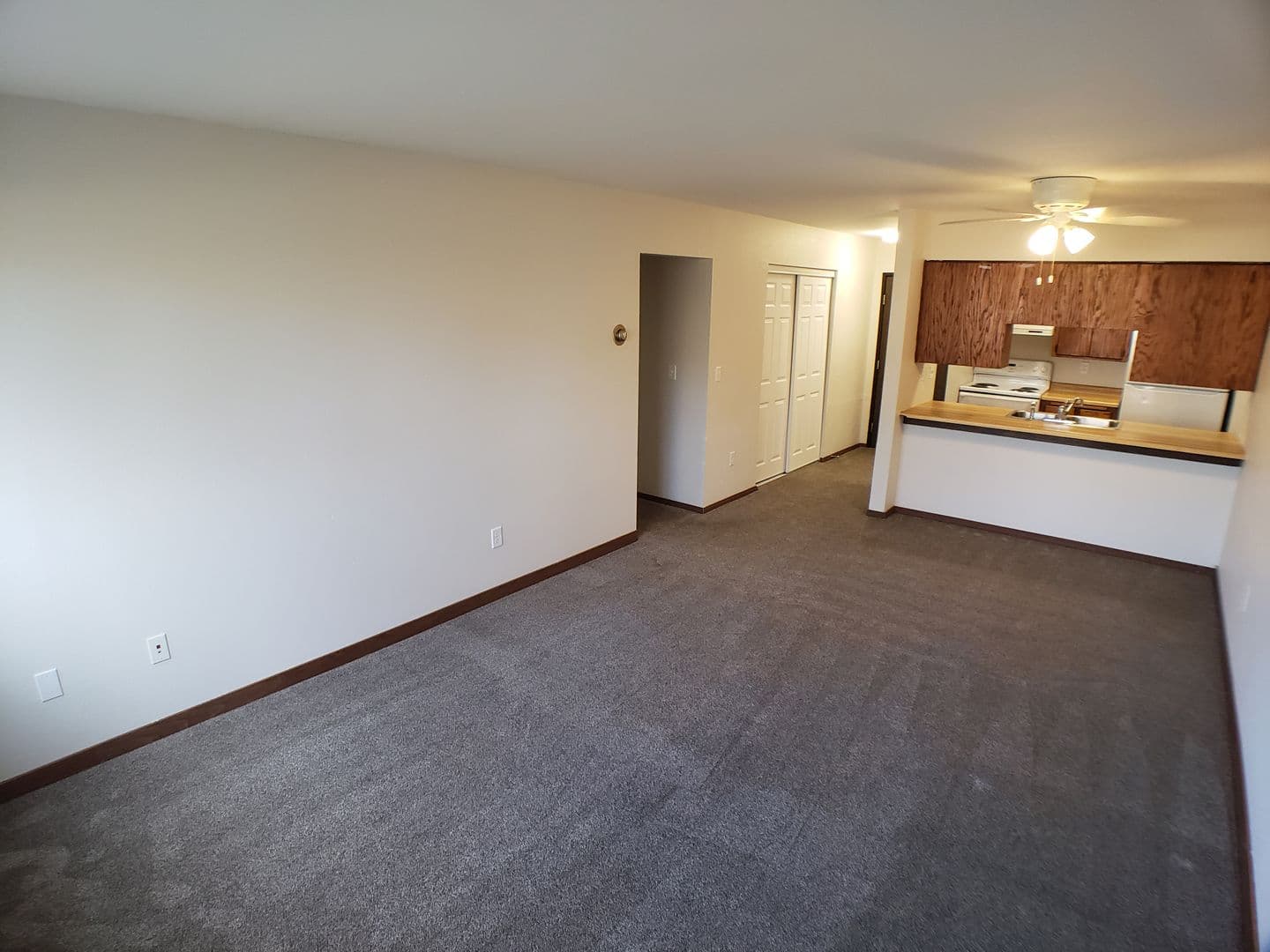 Lonsdale Apartment: 321 1st Ave SE - RHS LONS-#6