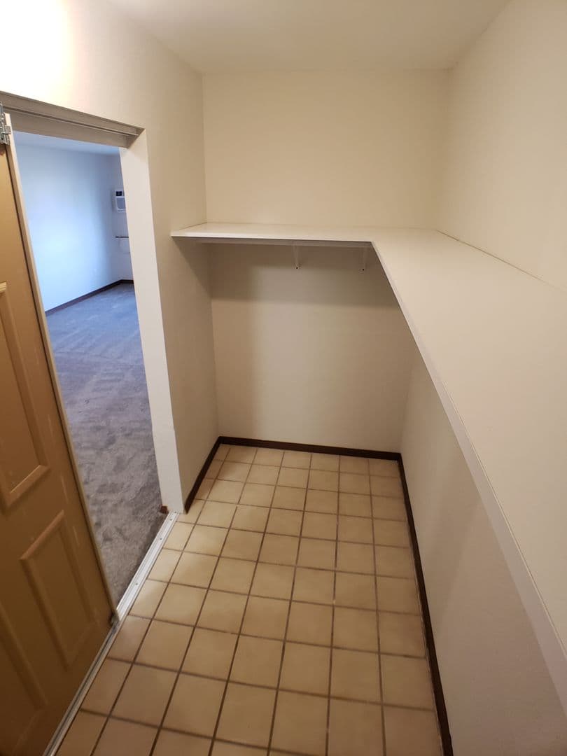 Lonsdale Apartment: 321 1st Ave SE - RHS LONS-#6