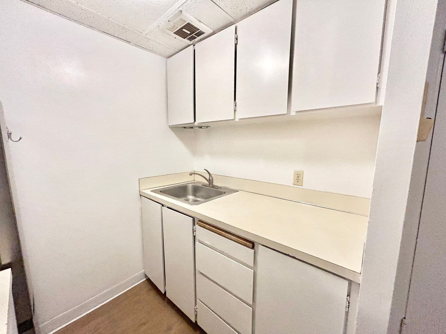 Seattle Apartment: 404 E. Howell St.