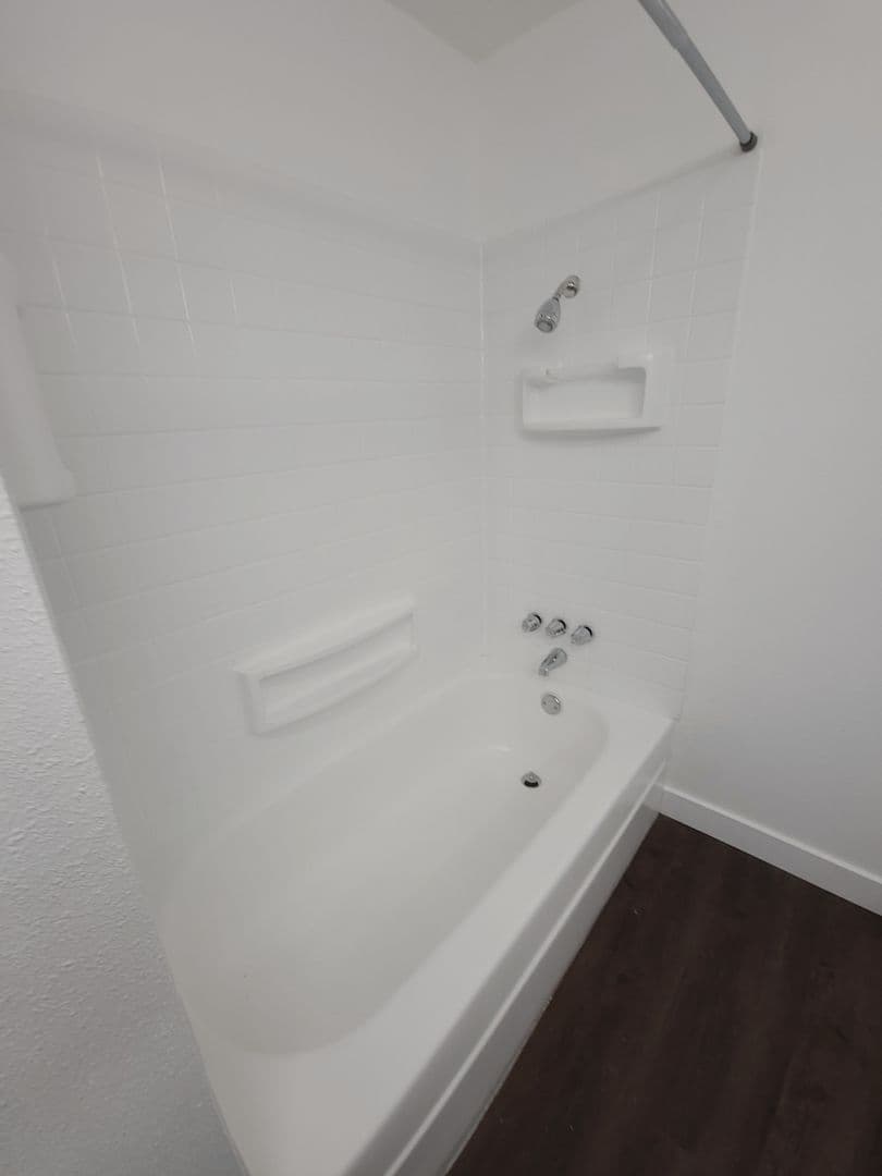 Kent Apartment: 1254-1259 Weiland Street