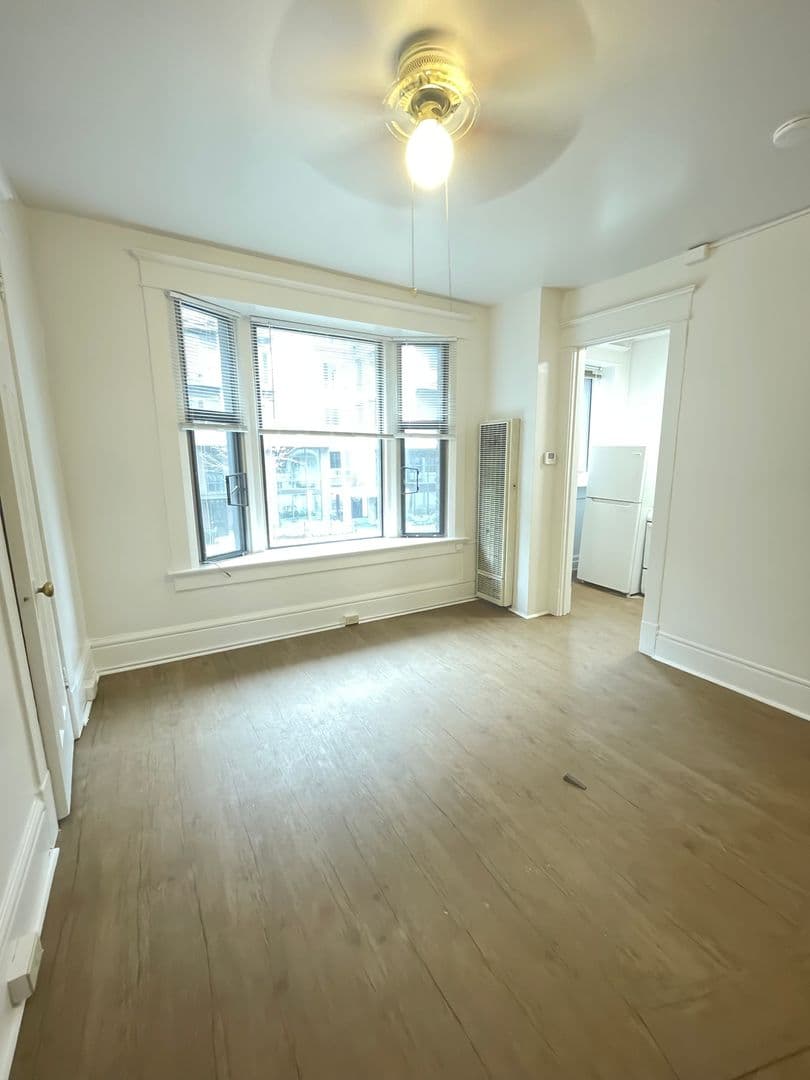 Seattle Apartment: 107 1st Ave N