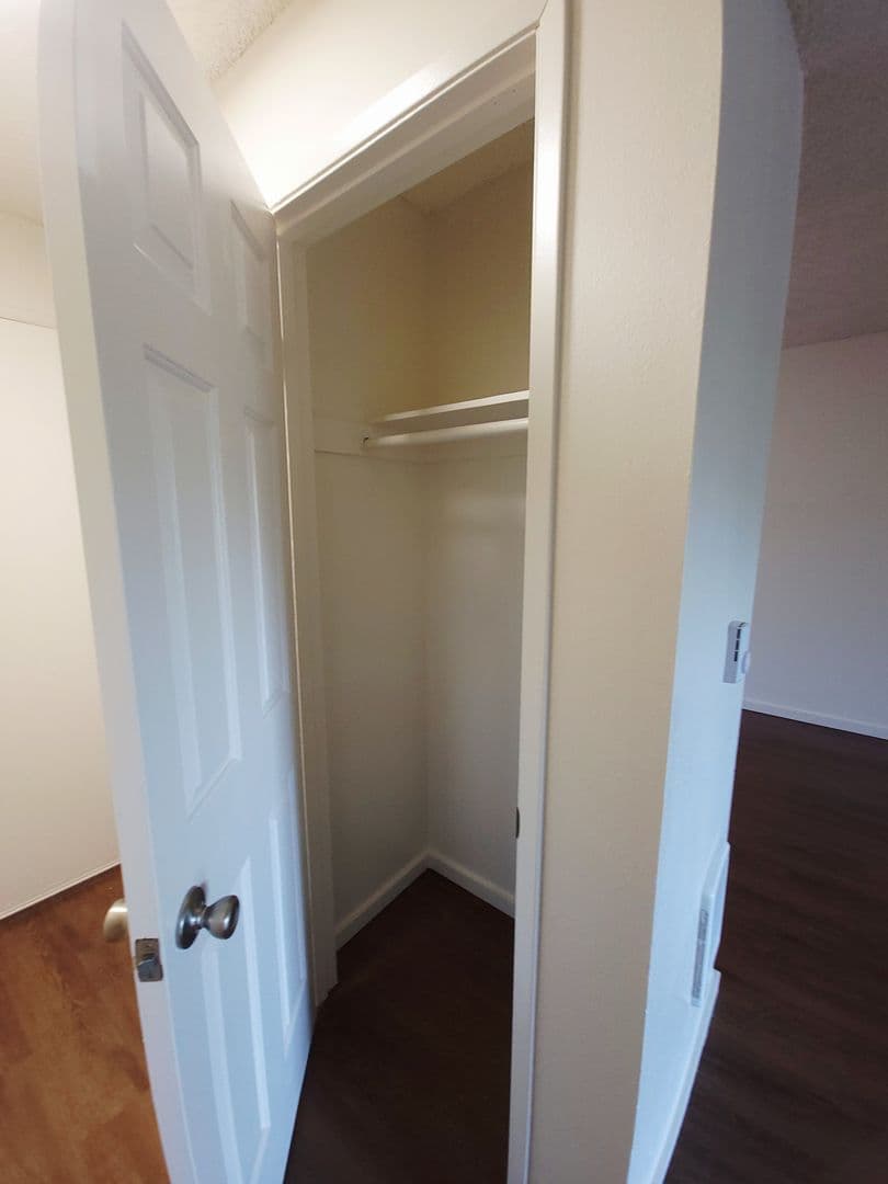 Kent Apartment: 1254-1259 Weiland Street