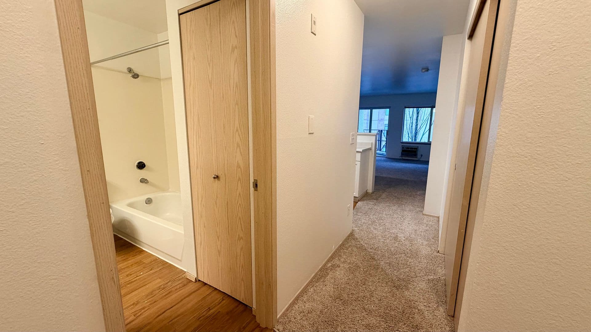 Seattle Apartment: 3230 Eastlake Ave E