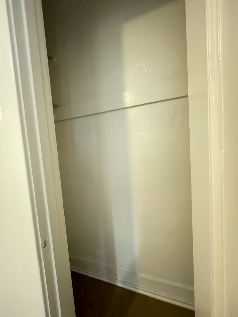 Seattle Apartment: 107 1st Ave N