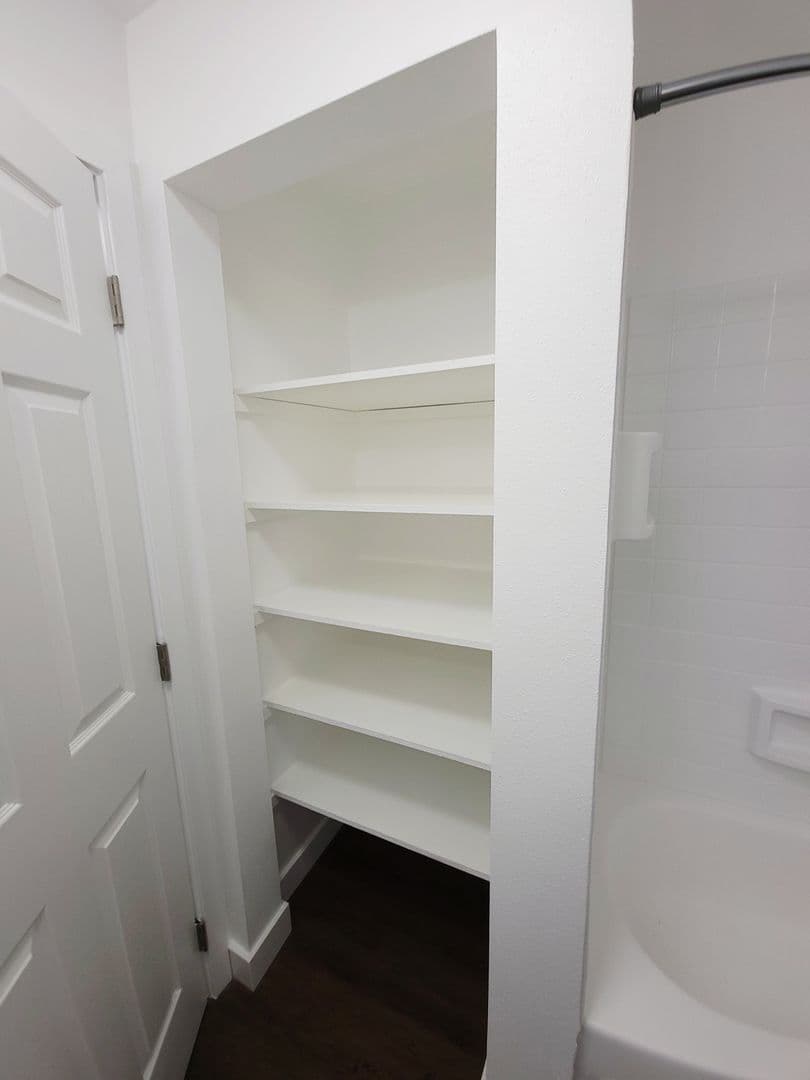 Kent Apartment: 1254-1259 Weiland Street
