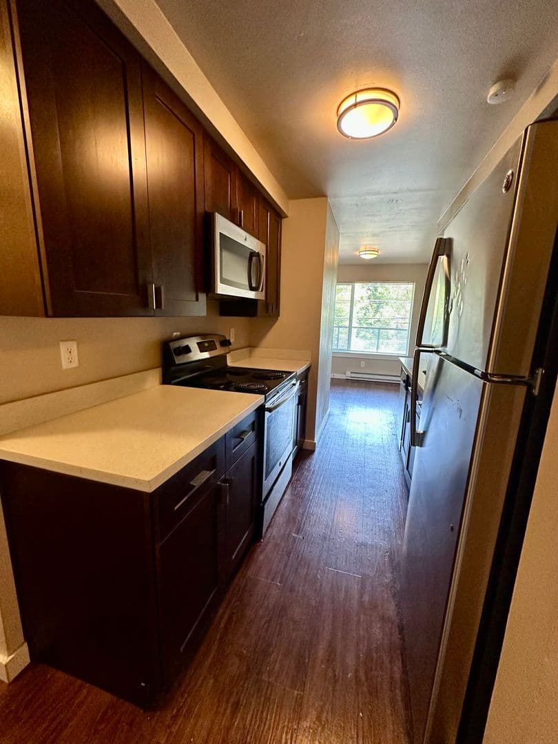 Seattle Apartment: 2517 Thorndyke Ave W
