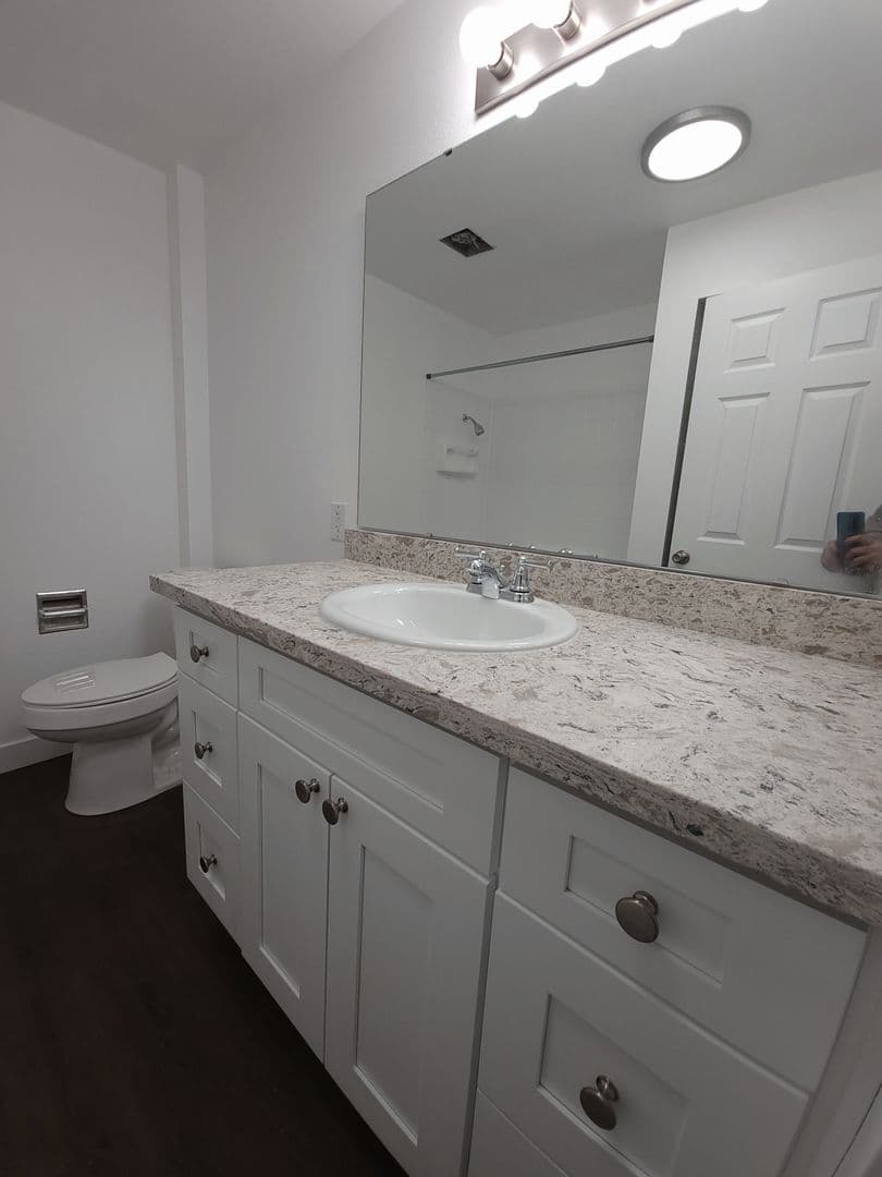 Kent Apartment: 1254-1259 Weiland Street