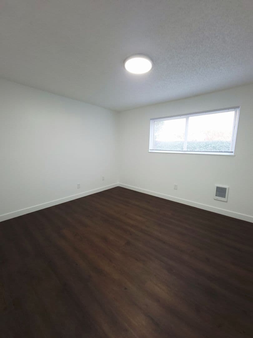 Kent Apartment: 1254-1259 Weiland Street