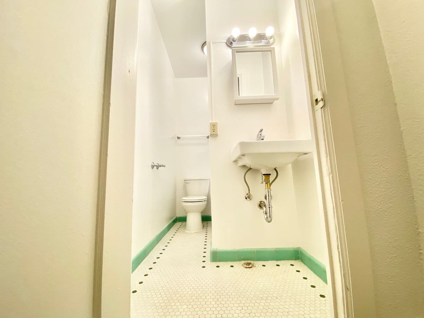 Seattle Apartment: 404 E. Howell St.