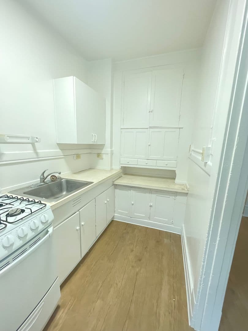 Seattle Apartment: 107 1st Ave N